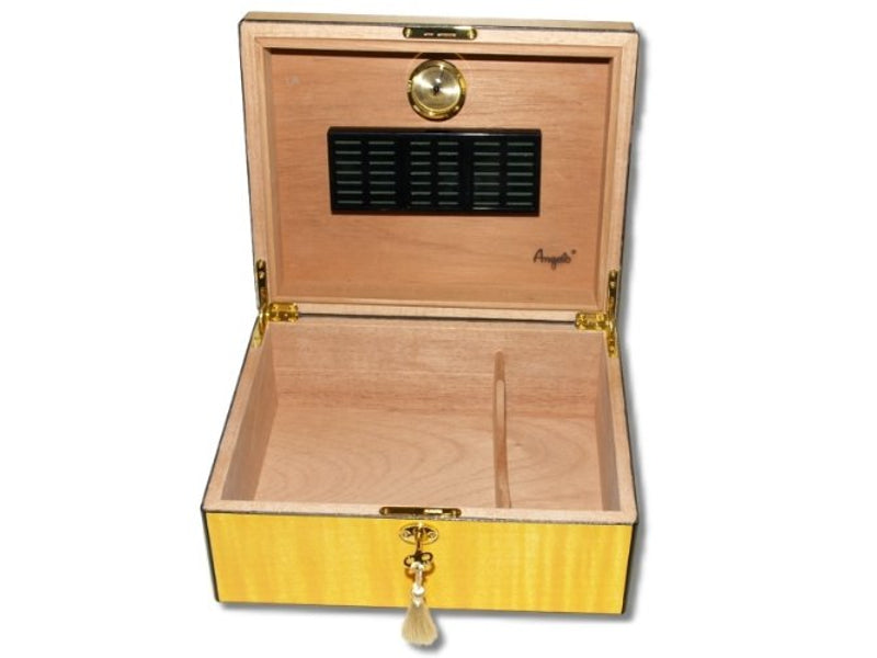 Humidor 50 szál szivar részére, lakkozott spanyol cédrusfa szivartartó doboz, kulccsal zárható, párásító és belső hygrometer - Cigarman