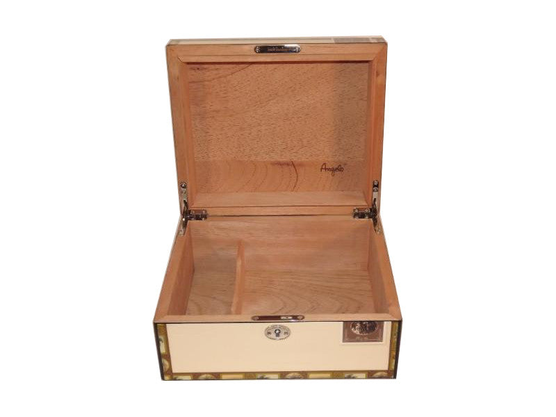 Humidor 30 szál szivar részére, mintás, lakkozott szivartartó doboz, kulccsal zárható, párásító és belső hygrometer