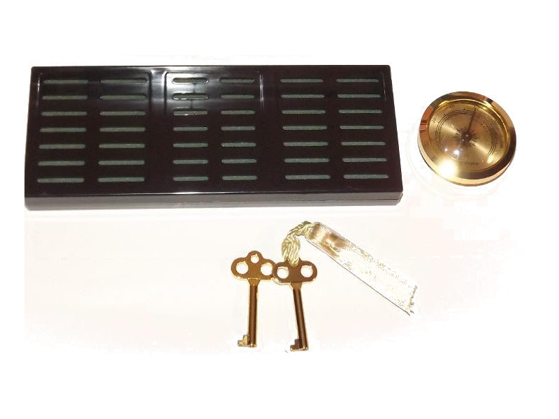 Humidor 30 szál szivar részére, mintás, lakkozott szivartartó doboz, kulccsal zárható, párásító és belső hygrometer