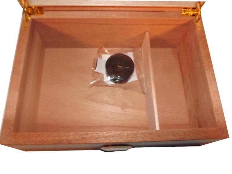 Humidor 50 szál szivar részére,  barna színű cédrusfa szivar doboz, üvegtető, párásítóval, hygrométerrel